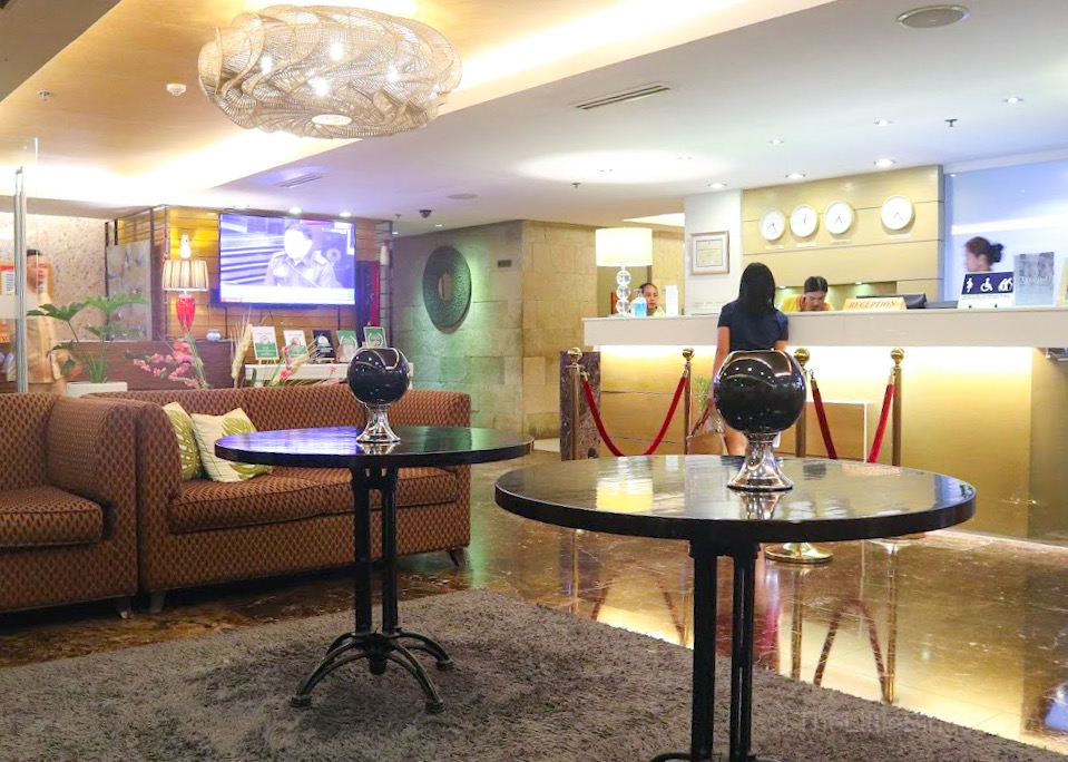 Cozy lobby | One Tagaytay Place | The Little Binger